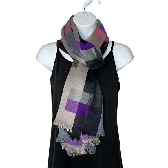 Geometric Print Raw Edge Hem Scarf - Picture 1 of 4
